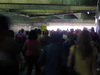 06 -  A escuridão de paredes humanas, movendo-se em grandes massas nos enormes corredores, indo de trem para o Metrô ou inverso. Não pare, você será arrastado.